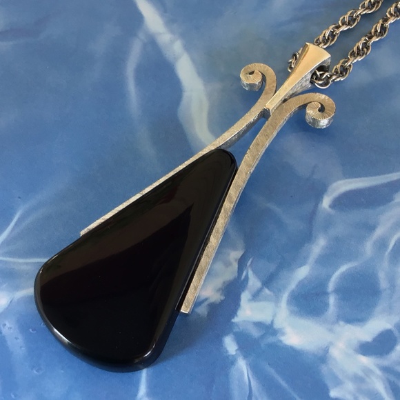 Vintage 1970’s Avon Silver Necklace with Ebony Teardrop Pendant - Picture 6 of 16